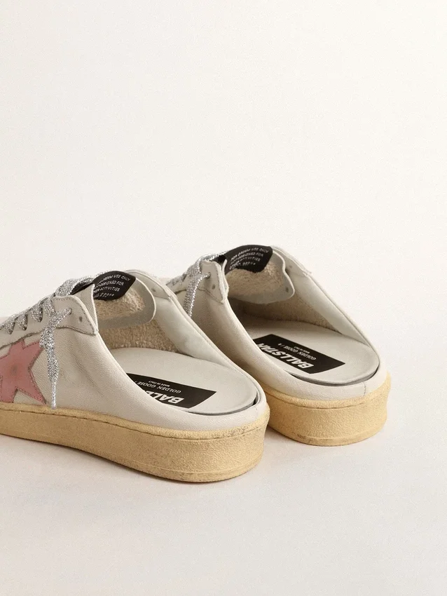 Zapatos tipo sabot Ball Star en napa blanca con una estrella de cuero rosa antiguo