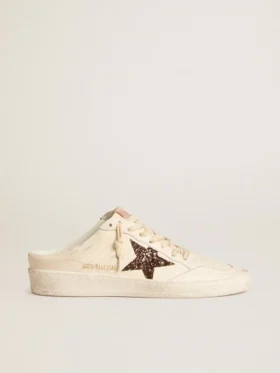 Zapatos tipo sabot Ball Star en napa color marfil con estrella de purpurina color bronce