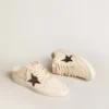 Zapatos tipo sabot Ball Star en napa color marfil con estrella de purpurina color bronce