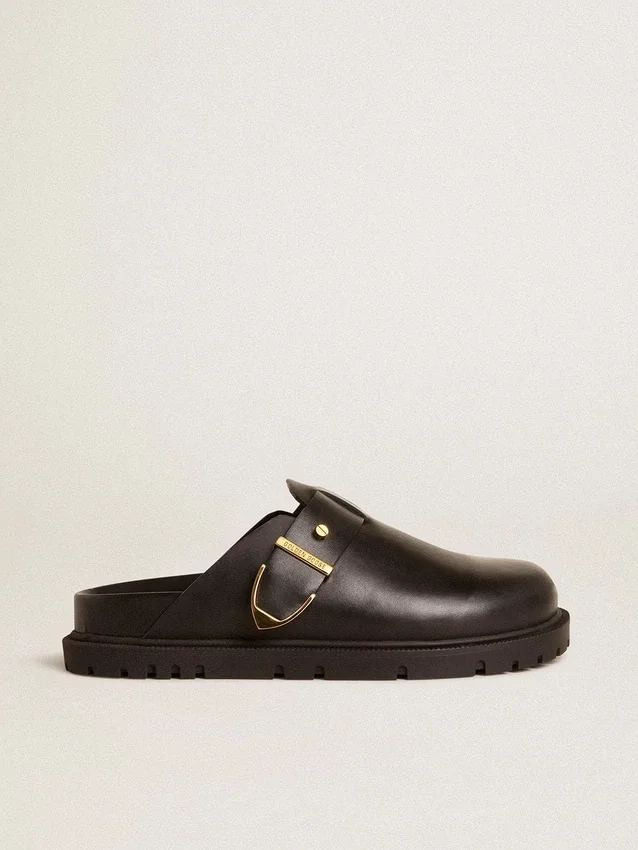 Zapatos tipo sabot Lucy para mujer en piel negra brillante con hebilla metálica dorada