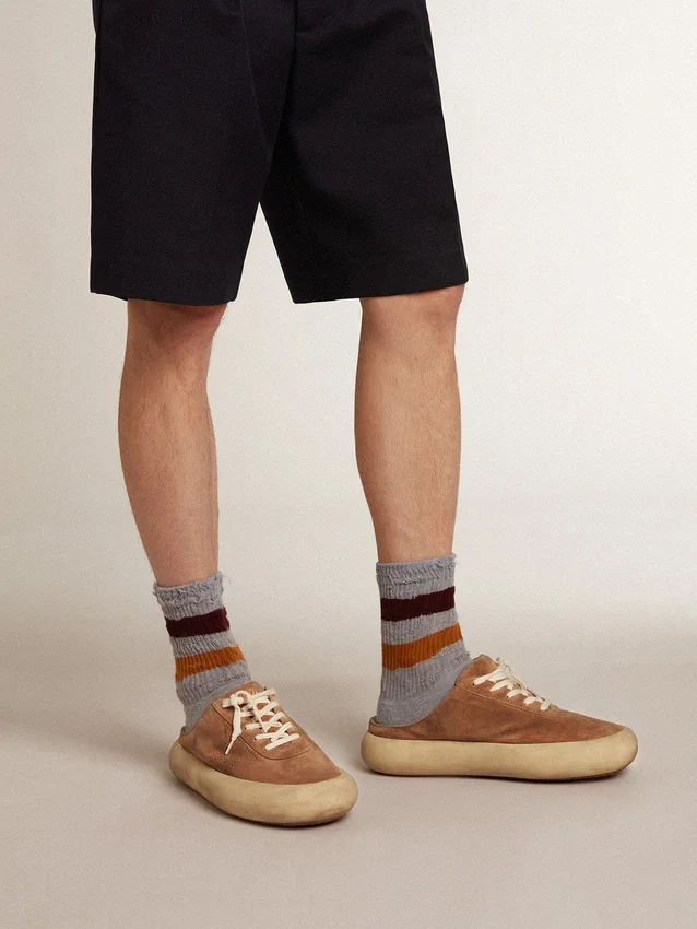 Zapatos tipo sabot Space-Star para hombre en gamuza color tabaco con estrella perforada