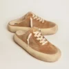 Zapatos tipo sabot Space-Star para mujer en gamuza color tabaco con forro de piel de oveja