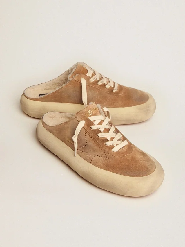 Zapatos tipo sabot Space-Star para mujer en gamuza color tabaco con forro de piel de oveja
