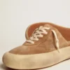 Zapatos tipo sabot Space-Star para mujer en gamuza color tabaco con forro de piel de oveja