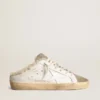 Zapatos tipo Super-Star Sabot con estrella de cuero blanco y forro de piel de oveja