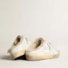 Zapatos tipo Super-Star Sabot con estrella de cuero blanco y forro de piel de oveja