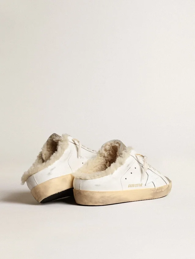 Zapatos tipo Super-Star Sabot con estrella de cuero blanco y forro de piel de oveja