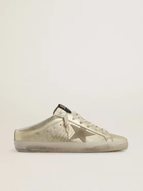 Zapatos tipo Super-Star Sabot en cuero con lámina de platino y estrella de gamuza beige