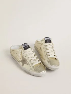 Zapatos tipo Super-Star Sabot en cuero con lámina de platino y estrella de gamuza beige