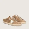 Zapatos tipo Super-Star Sabot para mujer en gamuza color tabaco con estrella de cuero blanco