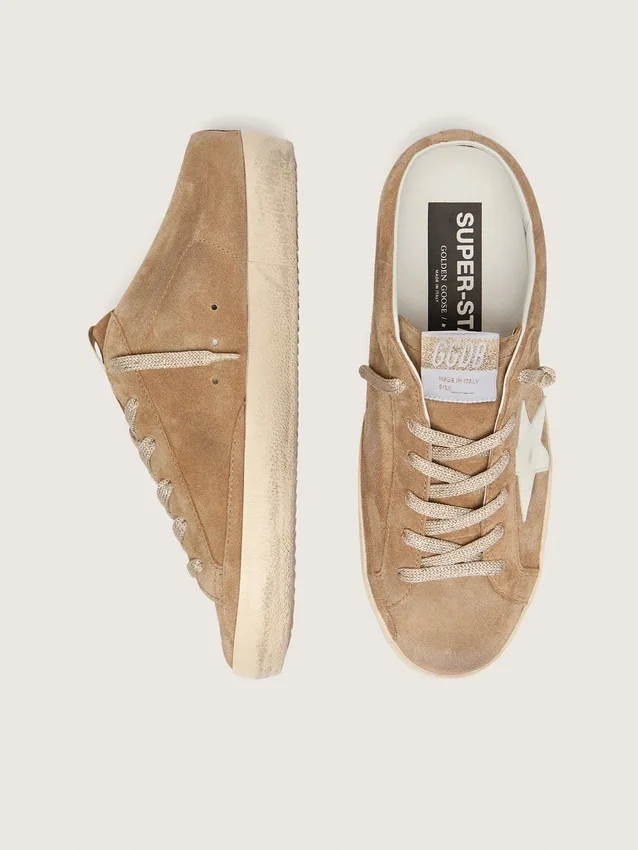 Zapatos tipo Super-Star Sabot para mujer en gamuza color tabaco con estrella de cuero blanco