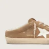 Zapatos tipo Super-Star Sabot para mujer en gamuza color tabaco con estrella de cuero blanco