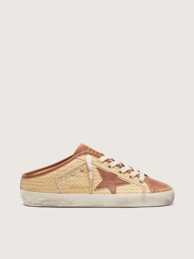 Zapatos tipo Super-Star Sabot para mujer en rafia con estrella rojo ladrillo